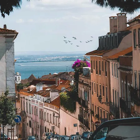 Beautiful Dreamers - At Avenida Cr3d Lisboa